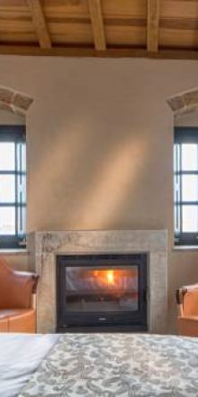 Moni Emvasis Luxury Suites